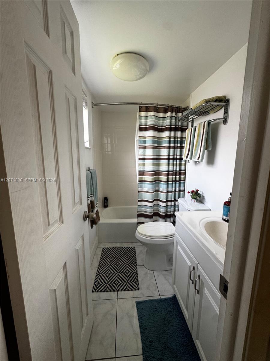 Ver detalles 214 2 / 2 899 sq. ft. $ 2026-08-15 0 foto