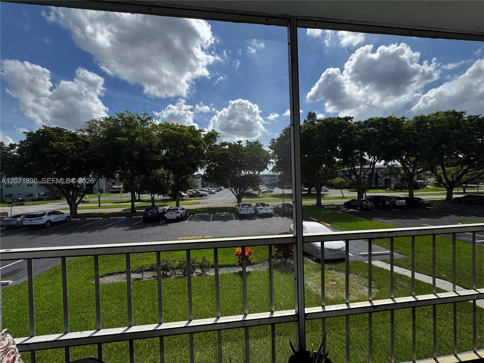 Ver detalles 214 2 / 2 899 sq. ft. $ 2026-08-15 0 foto
