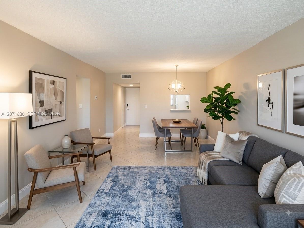 Ver detalles 214 2 / 2 899 sq. ft. $ 2026-08-15 0 foto