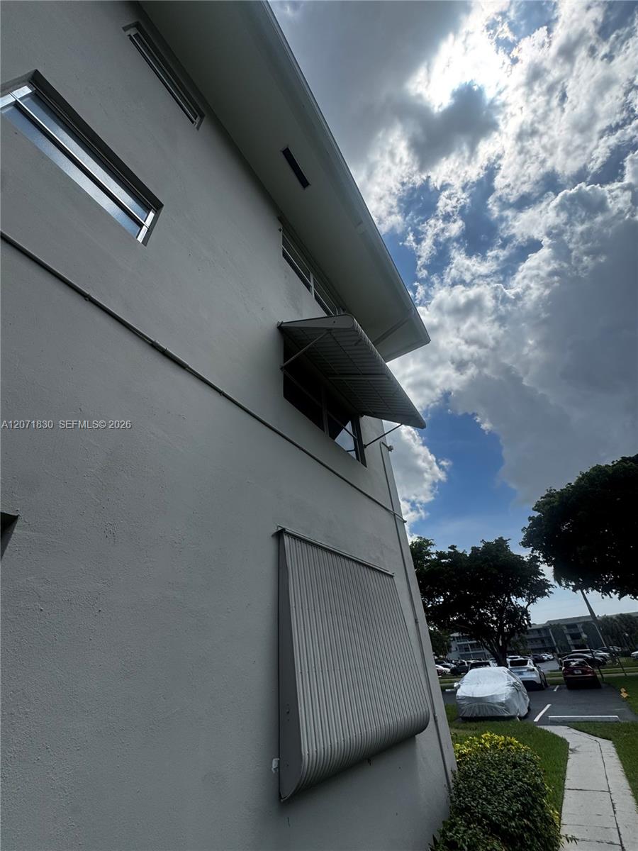 Ver detalles 214 2 / 2 899 sq. ft. $ 2026-08-15 0 foto