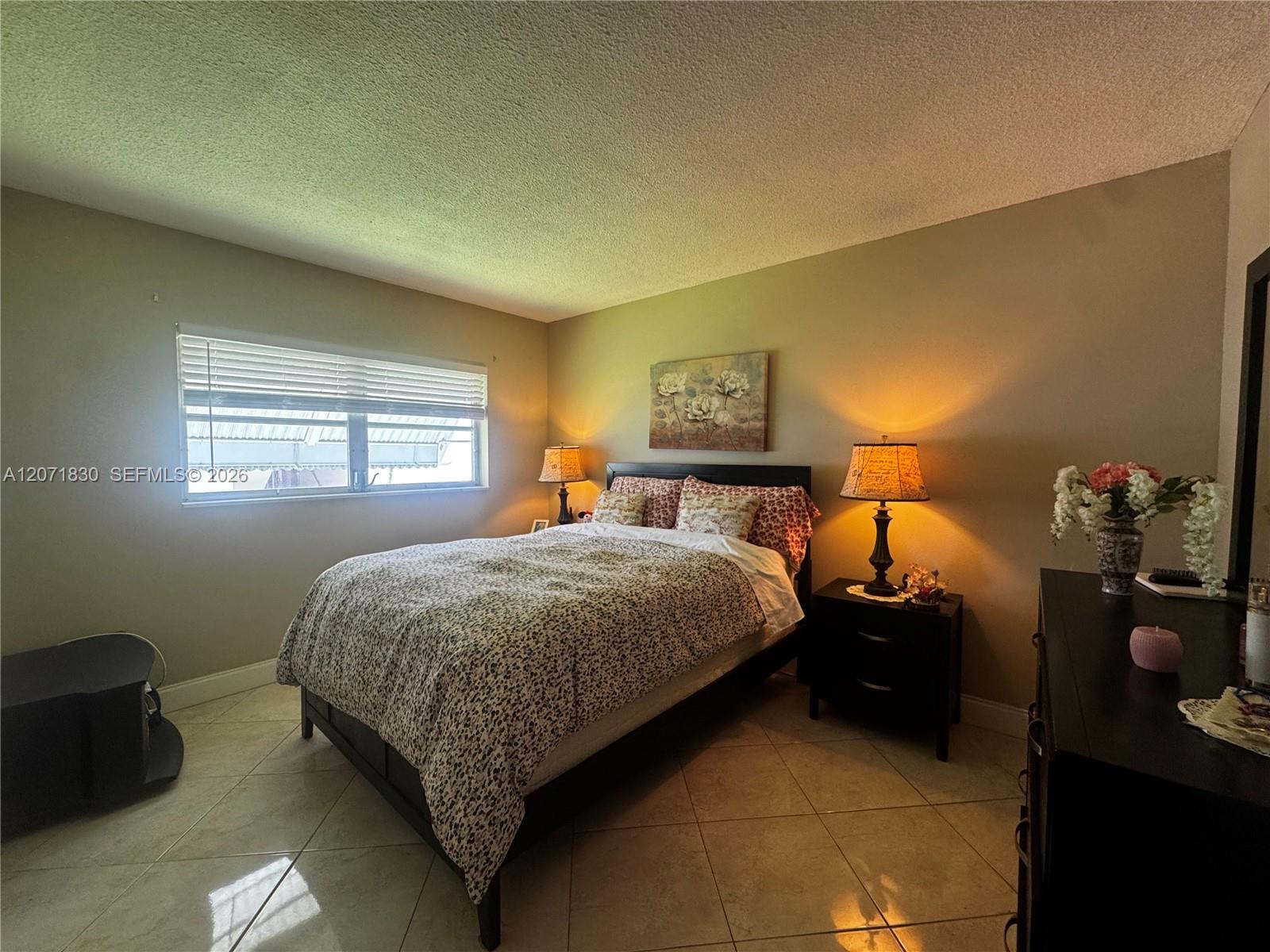 Ver detalles 214 2 / 2 899 sq. ft. $ 2026-08-15 0 foto