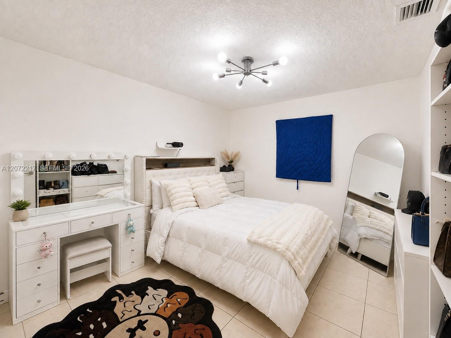 Ver detalles / 3282 sq. ft. $ 2026-08-17 0 foto