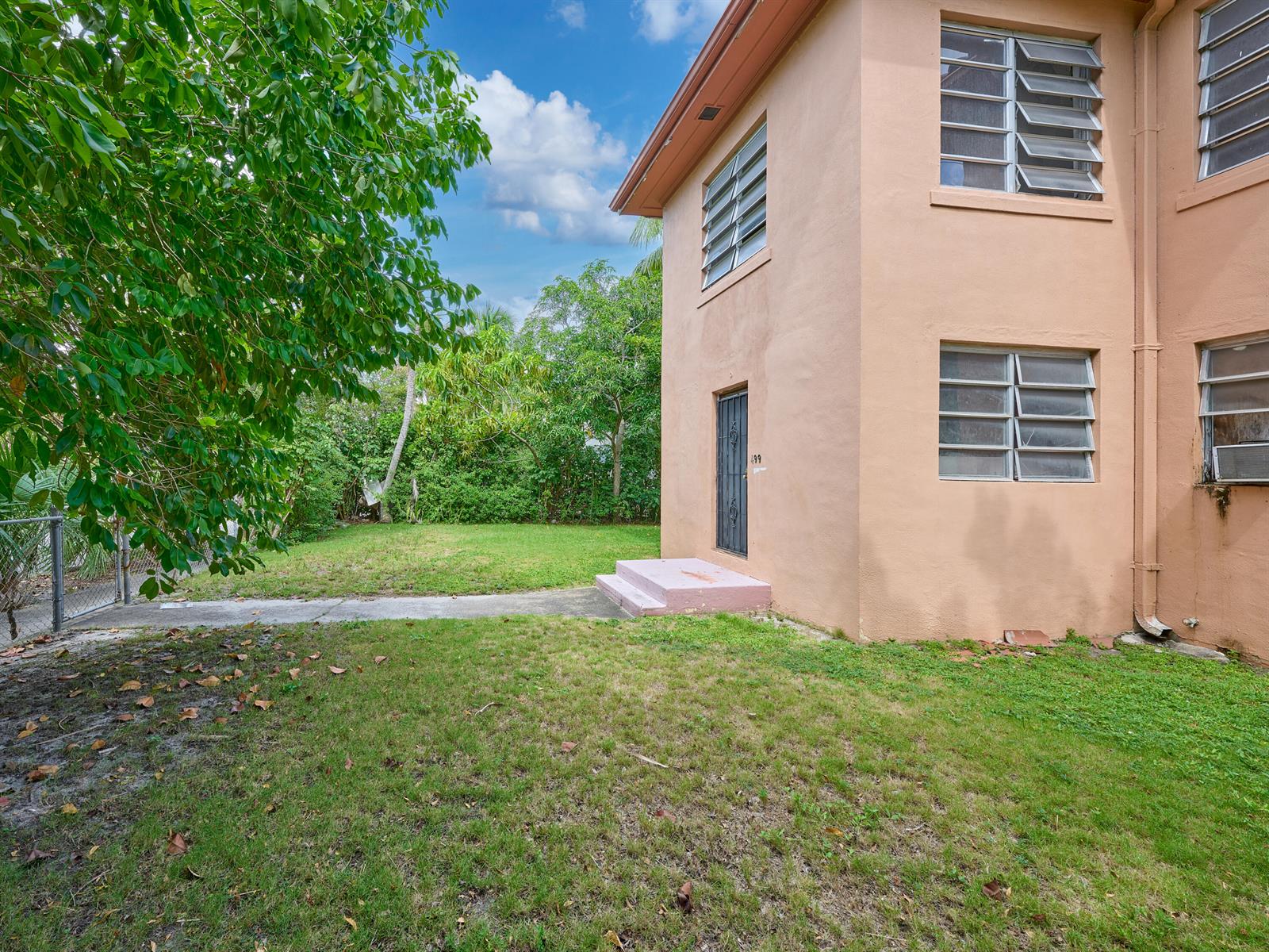 See details / 0 2483 sq. ft. $ 2026-09-07 0 Photo