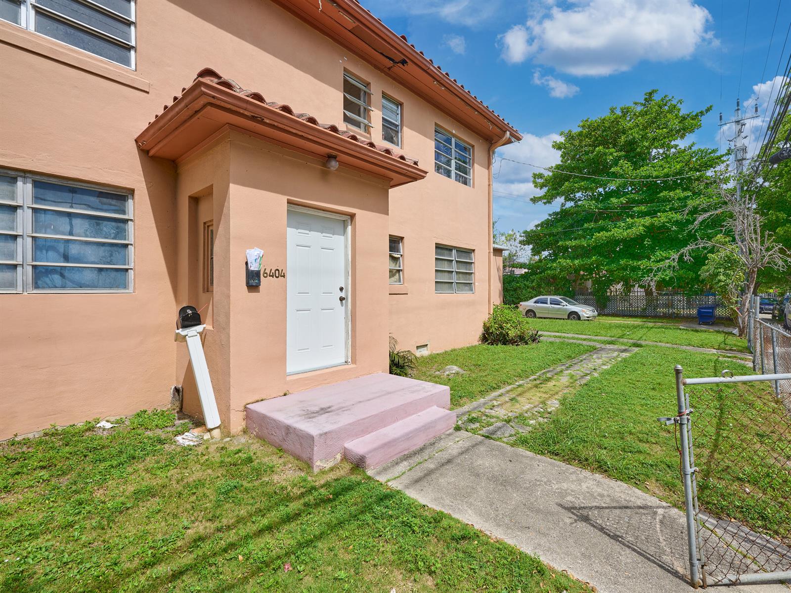 See details / 0 2483 sq. ft. $ 2026-09-07 0 Photo