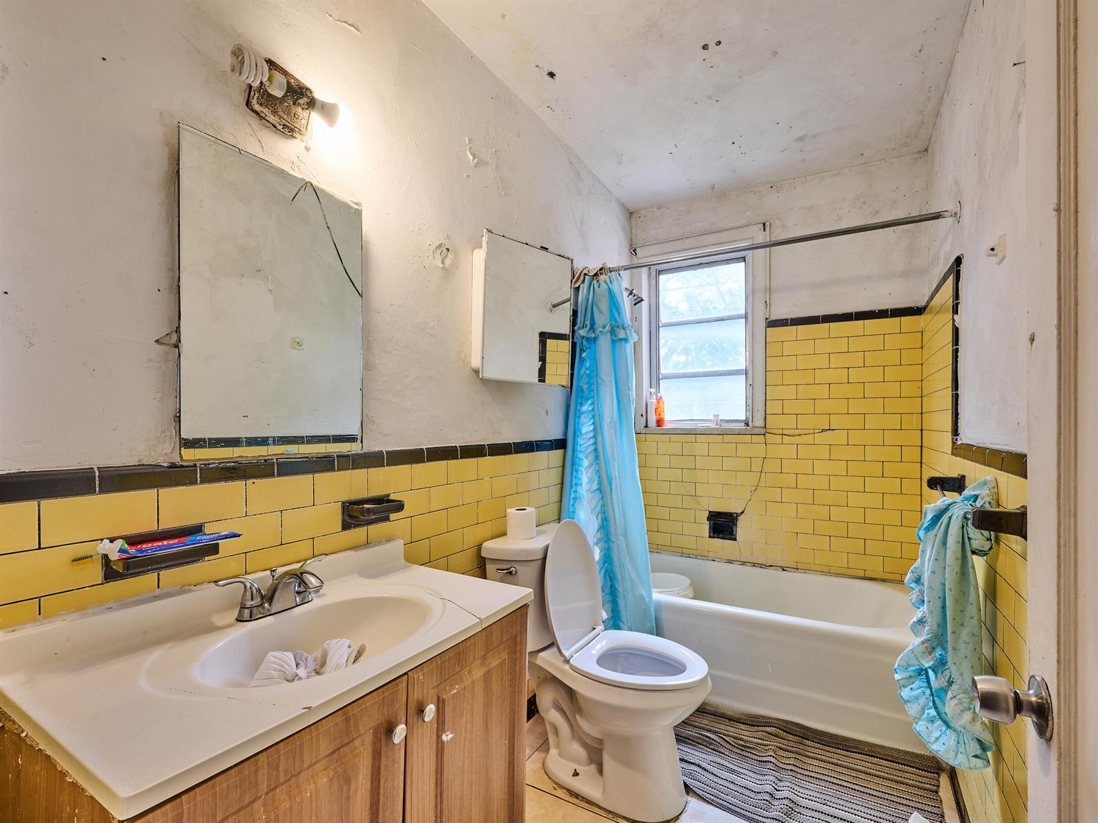 See details / 0 2483 sq. ft. $ 2026-09-07 0 Photo