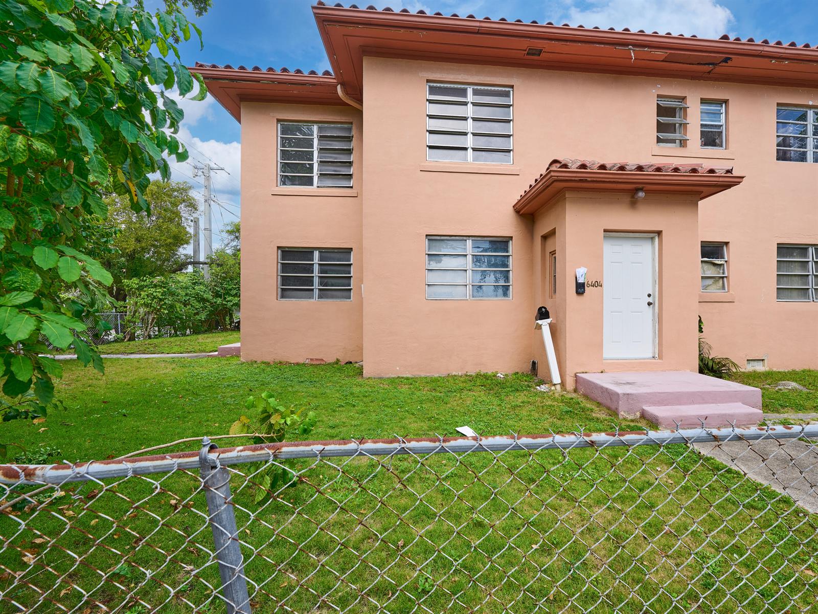 See details / 0 2483 sq. ft. $ 2026-09-07 0 Photo