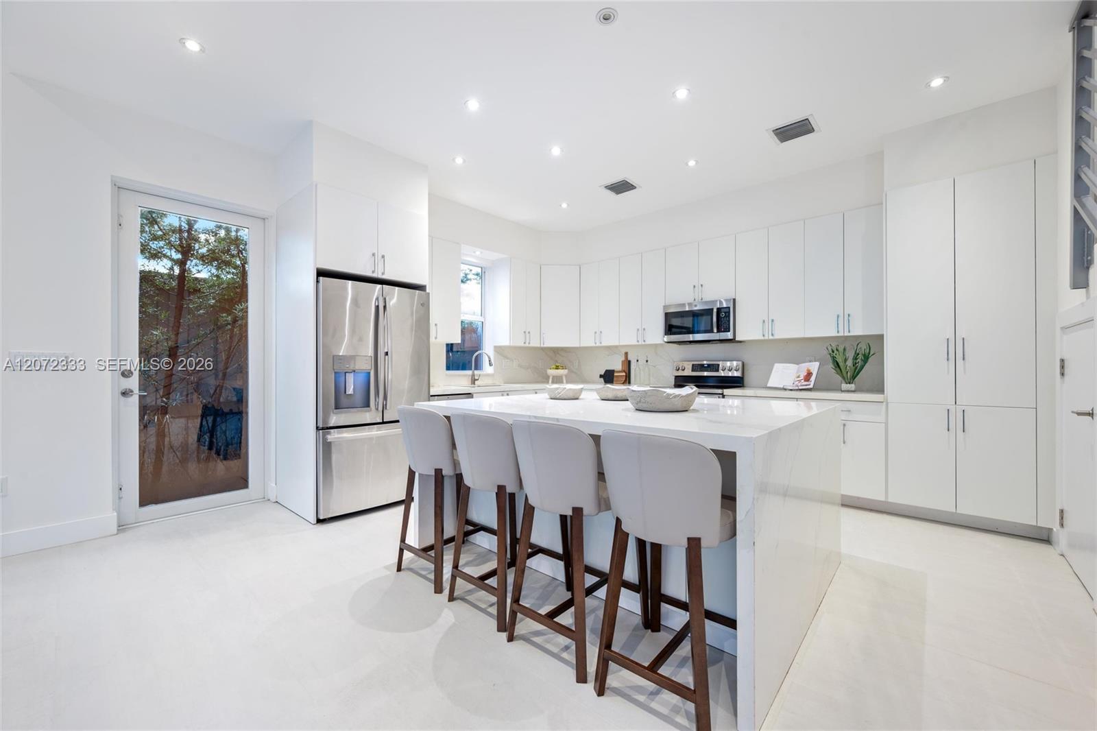   /  5328 sq. ft. $ 2026-08-17 0 foto