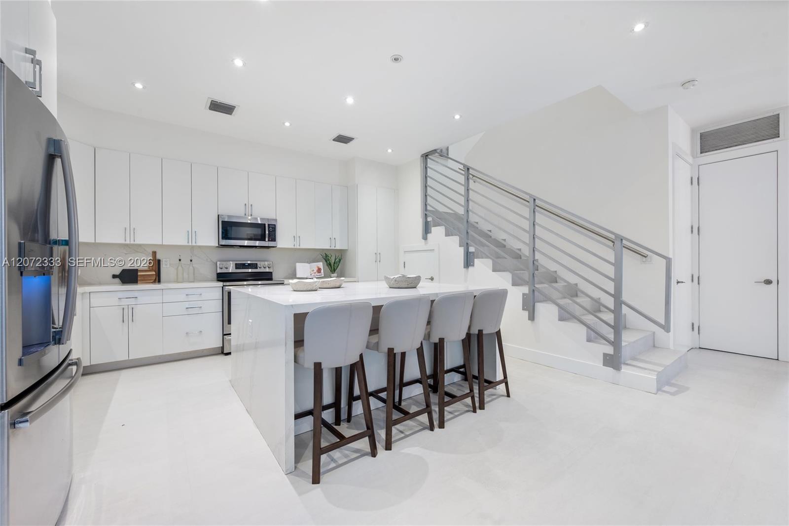   /  5328 sq. ft. $ 2026-08-17 0 foto