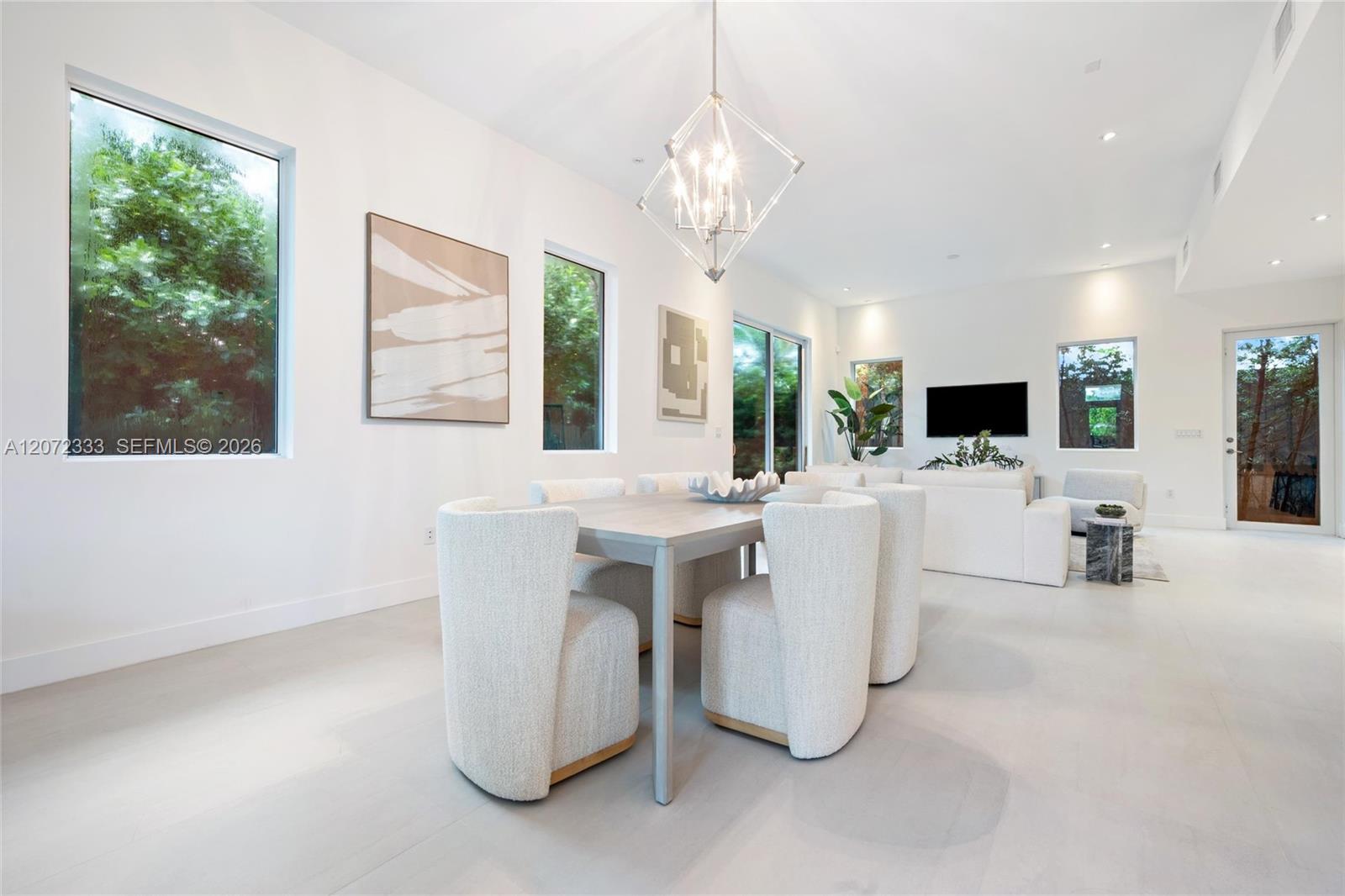   /  5328 sq. ft. $ 2026-08-17 0 foto