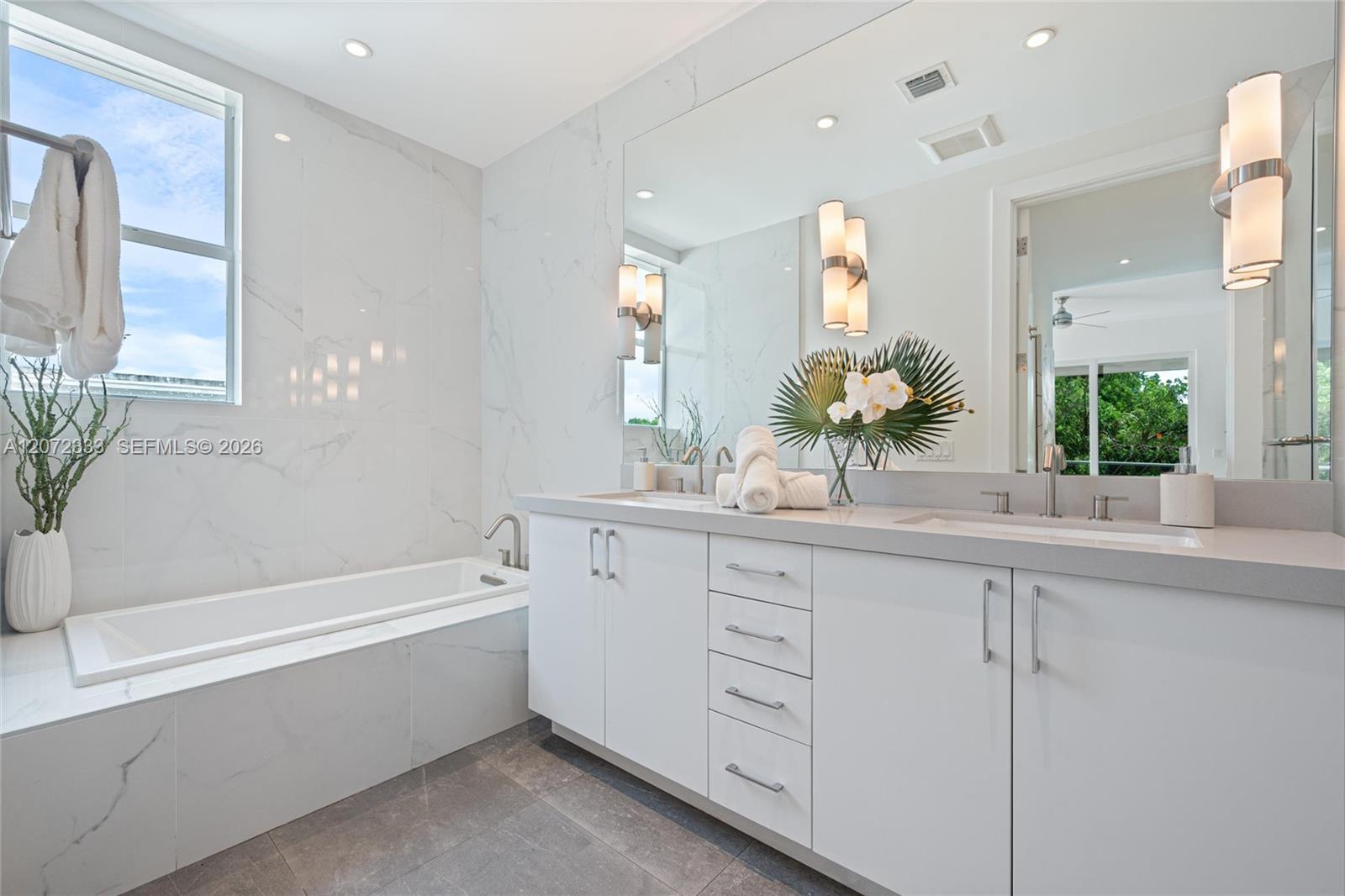   /  5328 sq. ft. $ 2026-08-17 0 foto