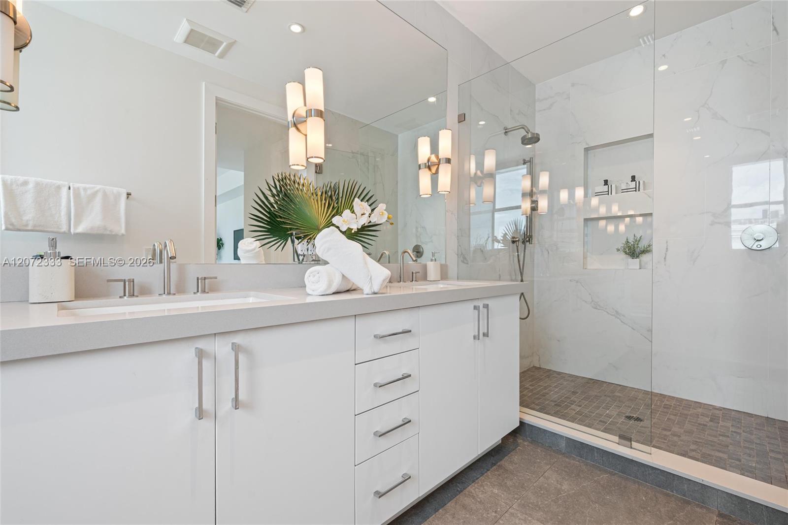   /  5328 sq. ft. $ 2026-08-17 0 foto