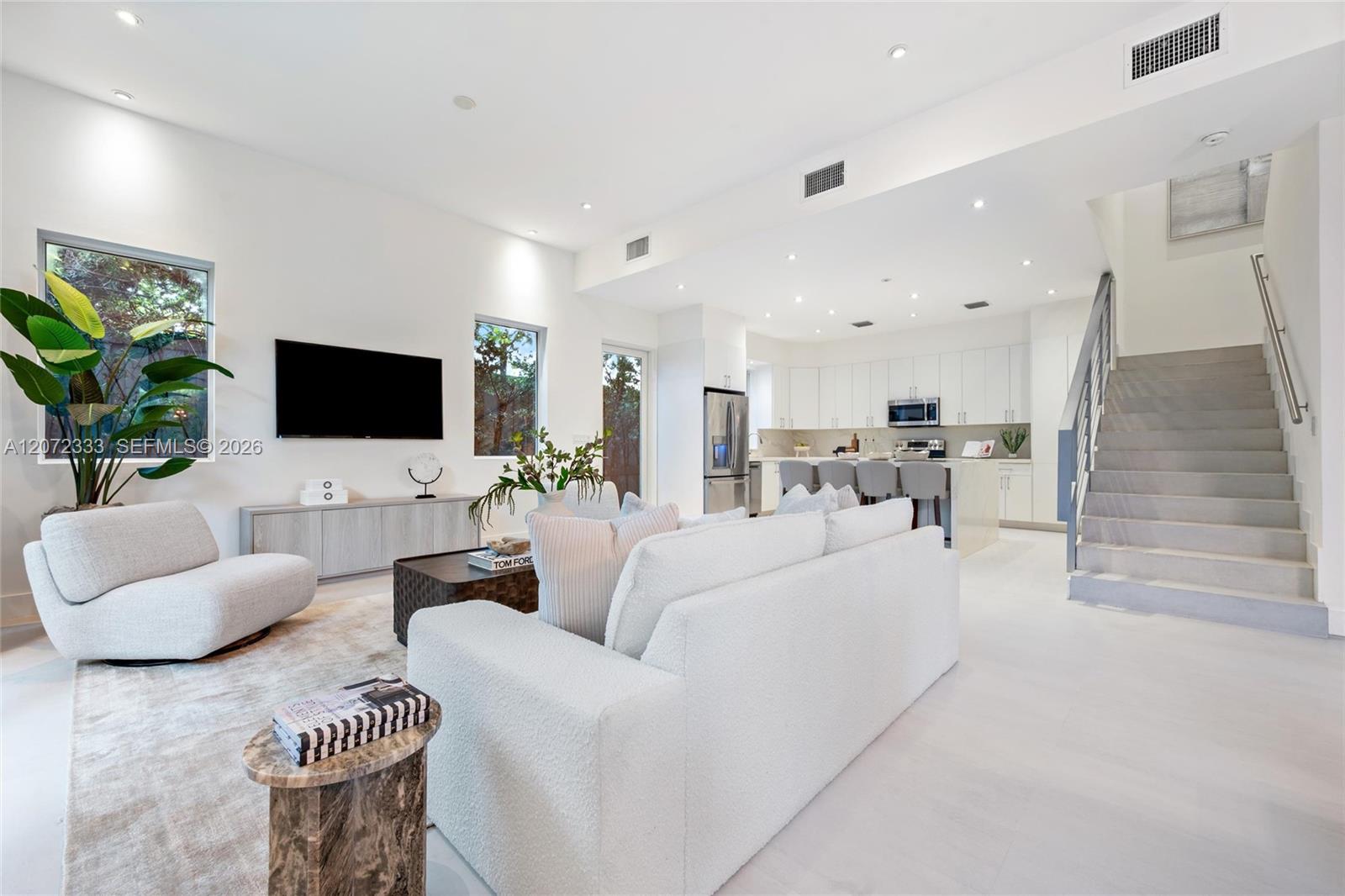   /  5328 sq. ft. $ 2026-08-17 0 foto