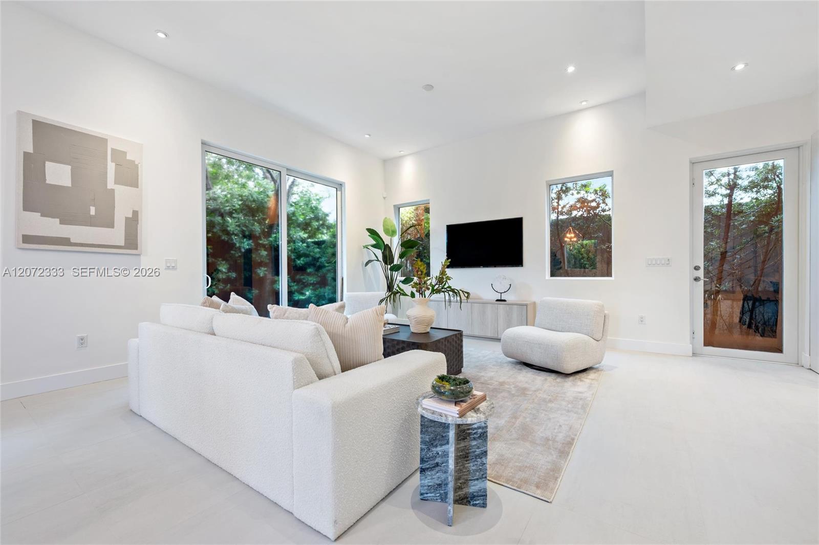   /  5328 sq. ft. $ 2026-08-17 0 foto