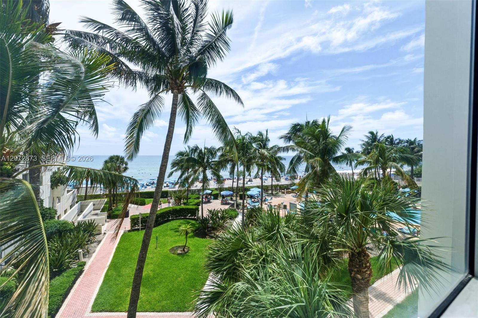 Photo of 3901 Ocean Dr  #3E, Hollywood, Florida, 33019 - Master Bedroom view