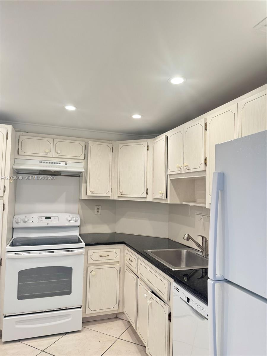 501 1 / 2 762 sq. ft. $ 2026-08-28 0 Photo