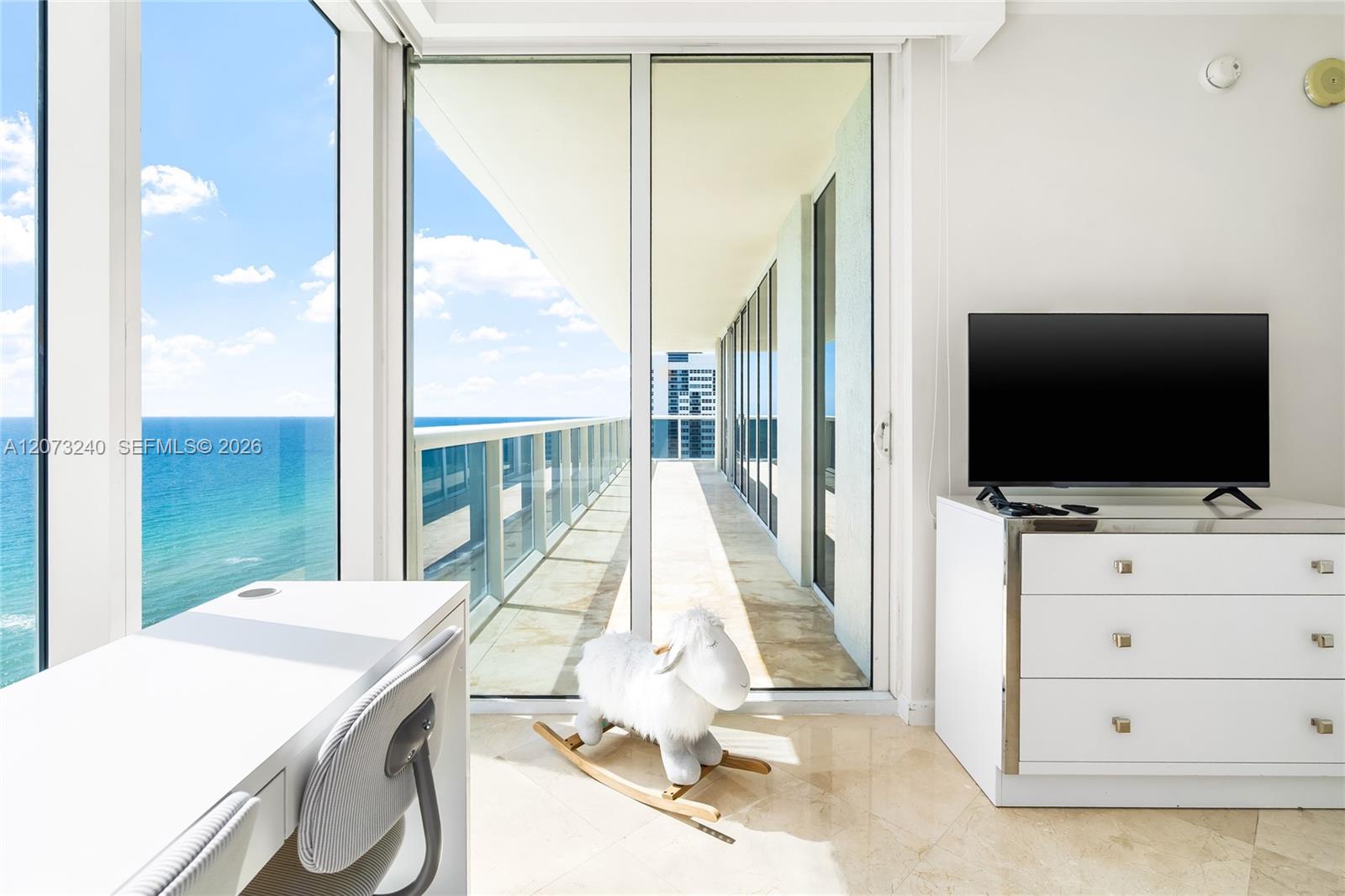 1702 2 / 3 2065 sq. ft. $ 2026-08-18 0 foto