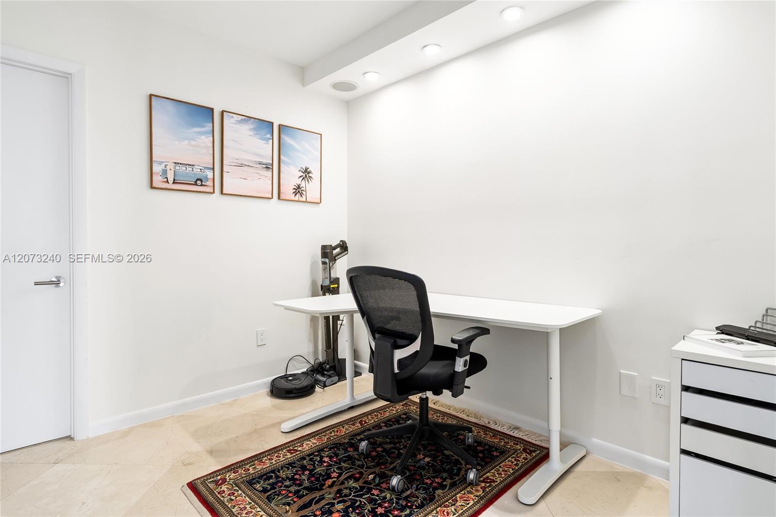 1702 2 / 3 2065 sq. ft. $ 2026-08-18 0 foto