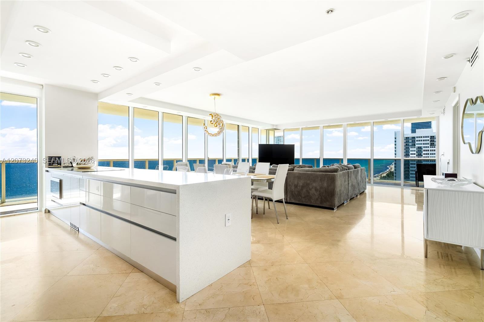 1702 2 / 3 2065 sq. ft. $ 2026-08-18 0 foto