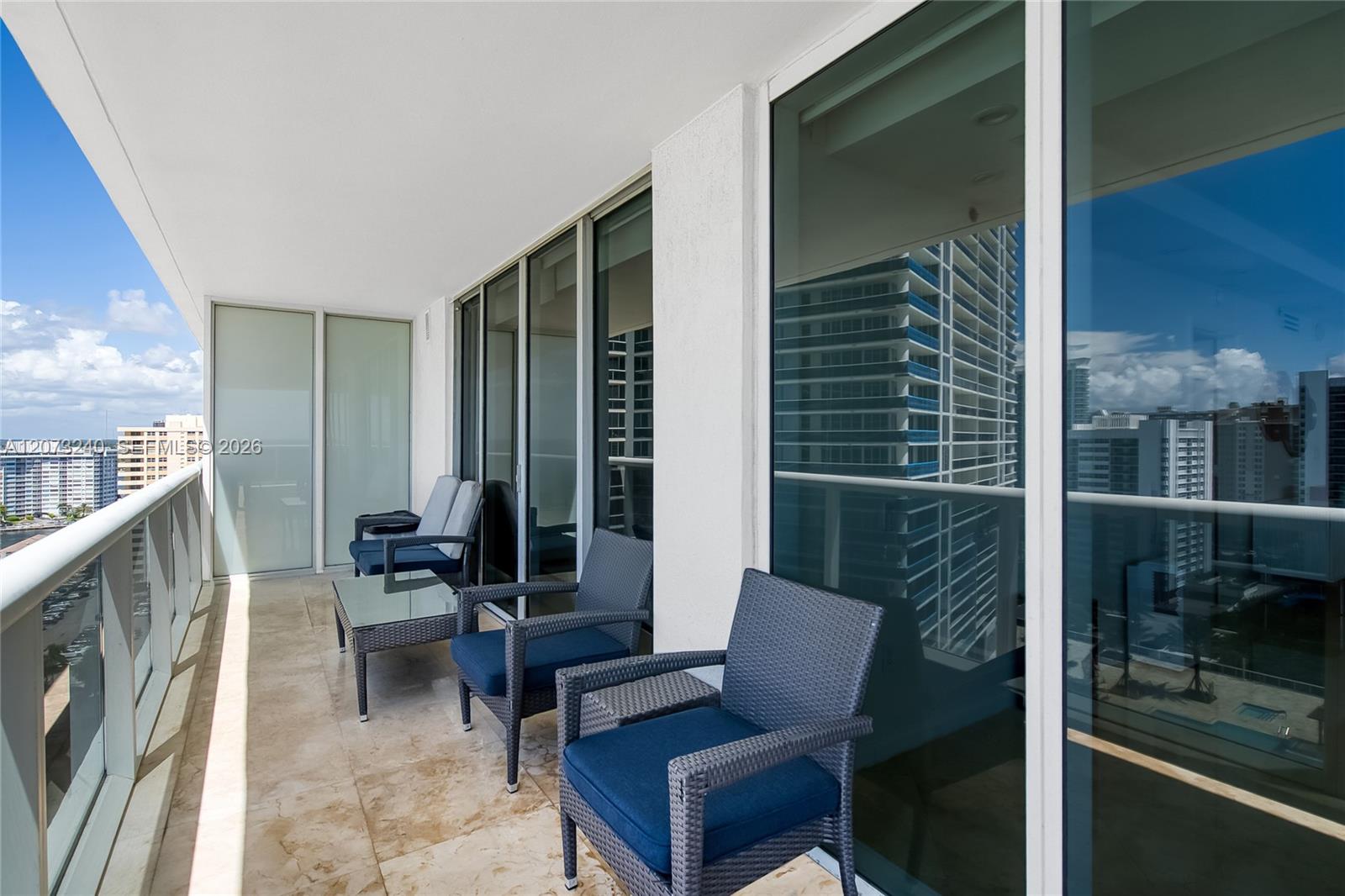 1702 2 / 3 2065 sq. ft. $ 2026-08-18 0 foto
