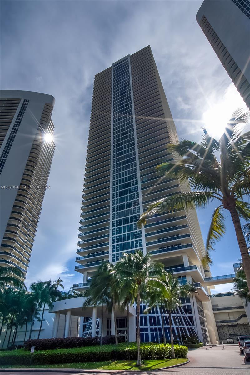 1702 2 / 3 2065 sq. ft. $ 2026-08-18 0 foto