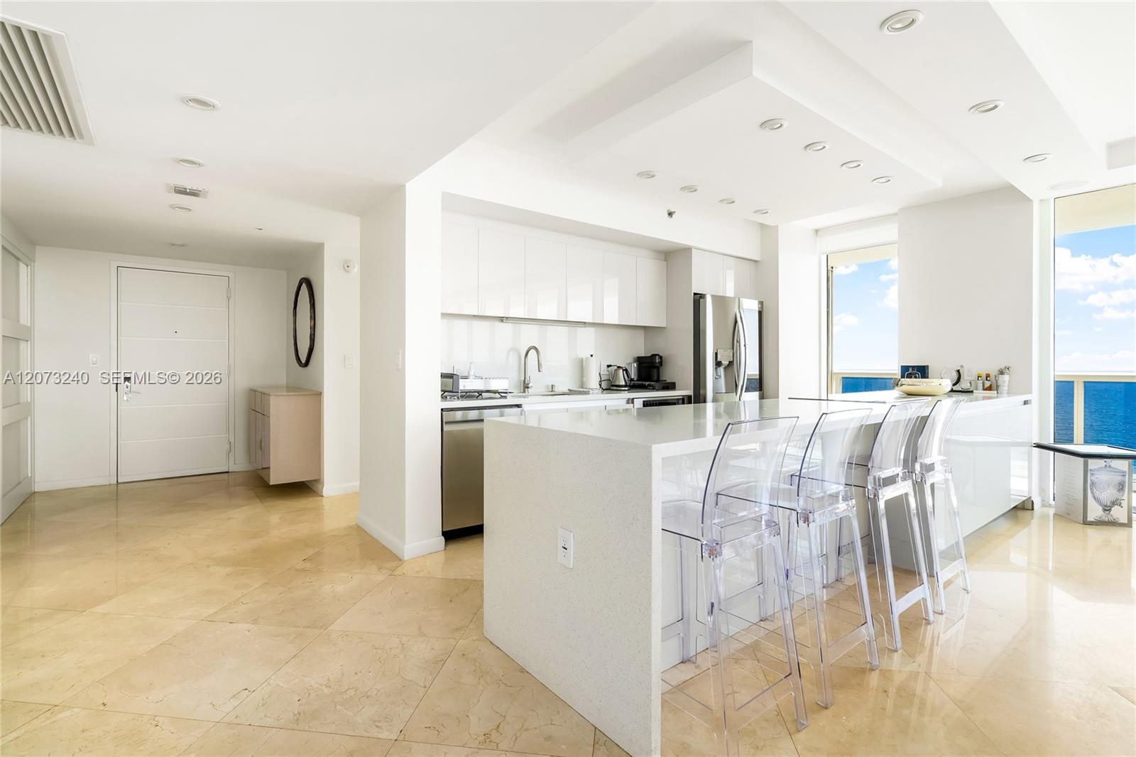 1702 2 / 3 2065 sq. ft. $ 2026-08-18 0 foto