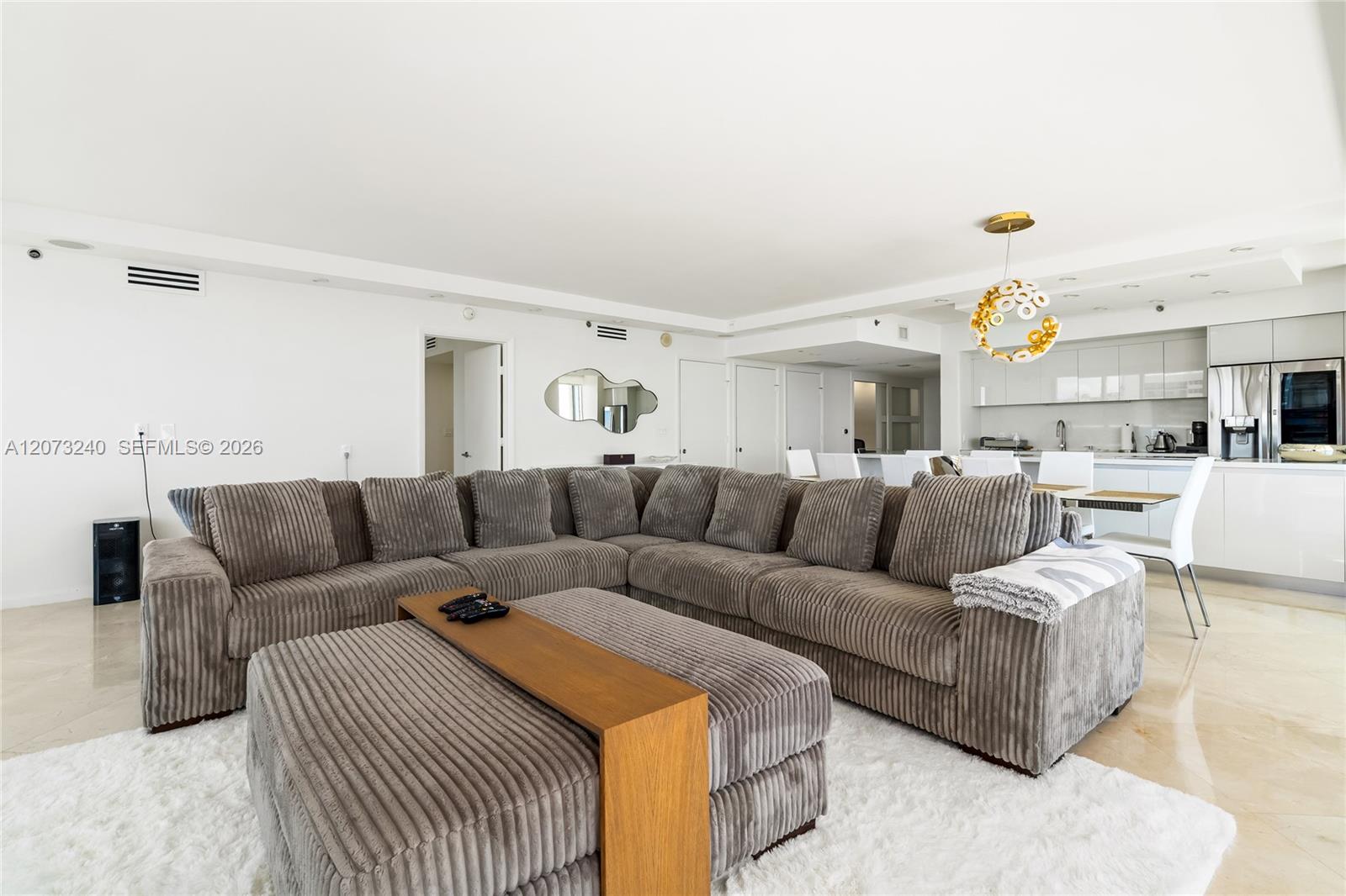1702 2 / 3 2065 sq. ft. $ 2026-08-18 0 foto