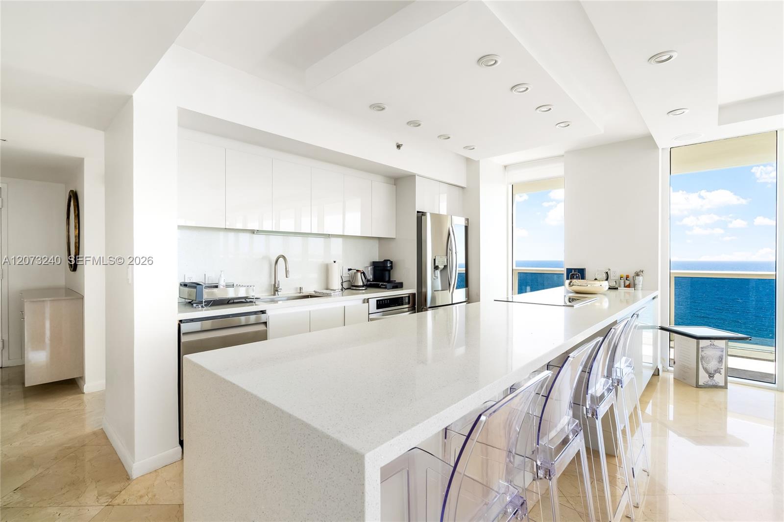 1702 2 / 3 2065 sq. ft. $ 2026-08-18 0 foto