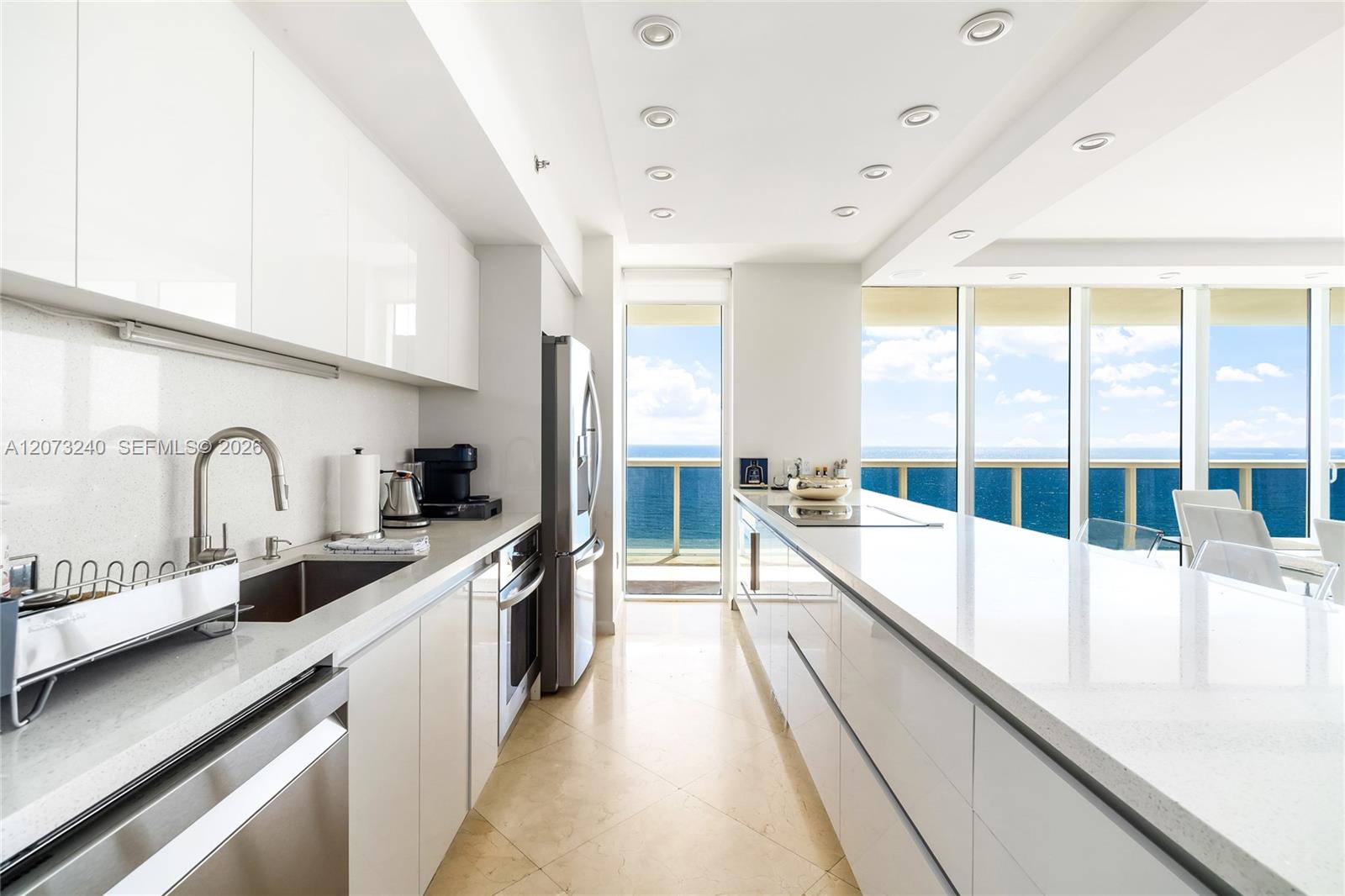 1702 2 / 3 2065 sq. ft. $ 2026-08-18 0 foto