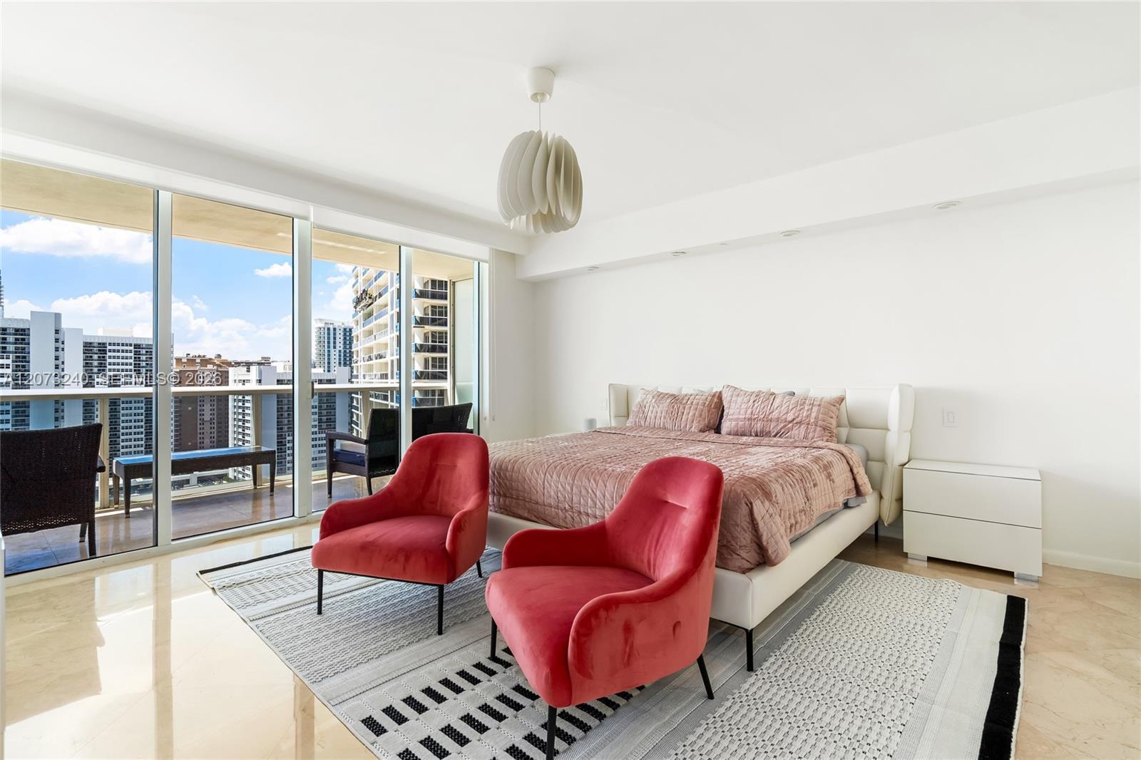 1702 2 / 3 2065 sq. ft. $ 2026-08-18 0 foto