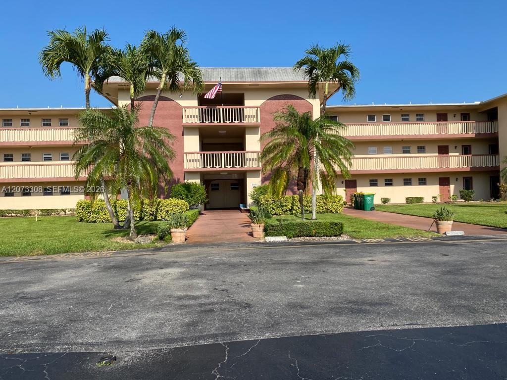 Ver detalles 215 1 / 2 744 sq. ft. $ 2026-08-18 0 foto