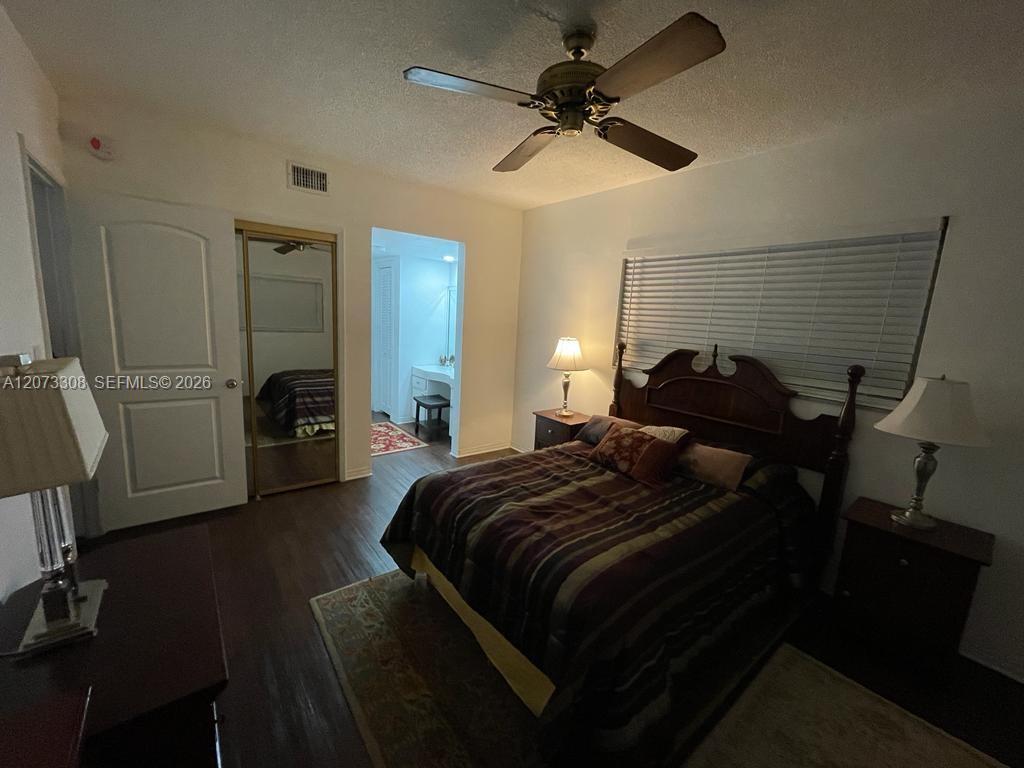 Ver detalles 215 1 / 2 744 sq. ft. $ 2026-08-18 0 foto