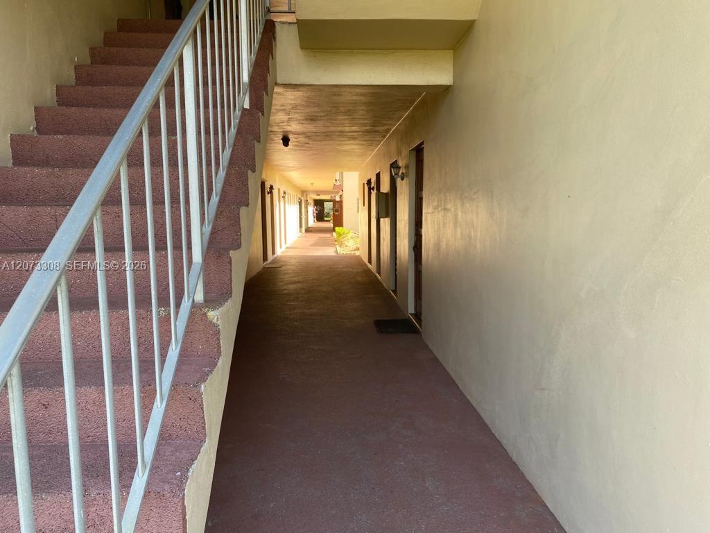 Ver detalles 215 1 / 2 744 sq. ft. $ 2026-08-18 0 foto