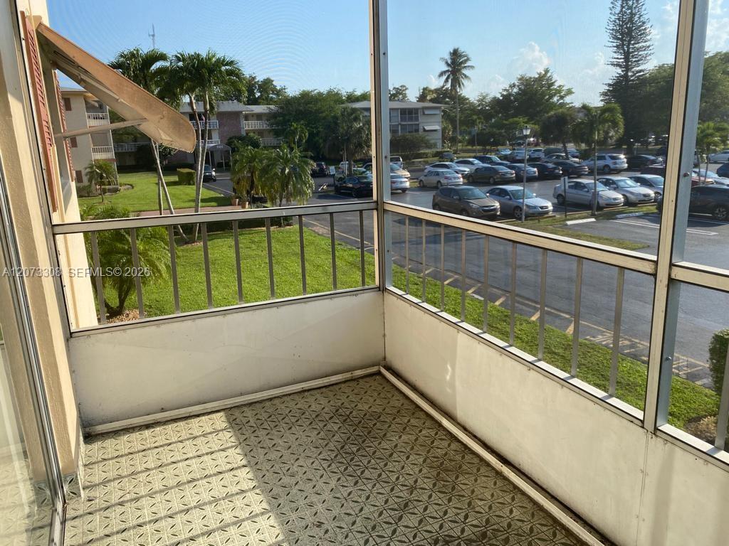 Ver detalles 215 1 / 2 744 sq. ft. $ 2026-08-18 0 foto