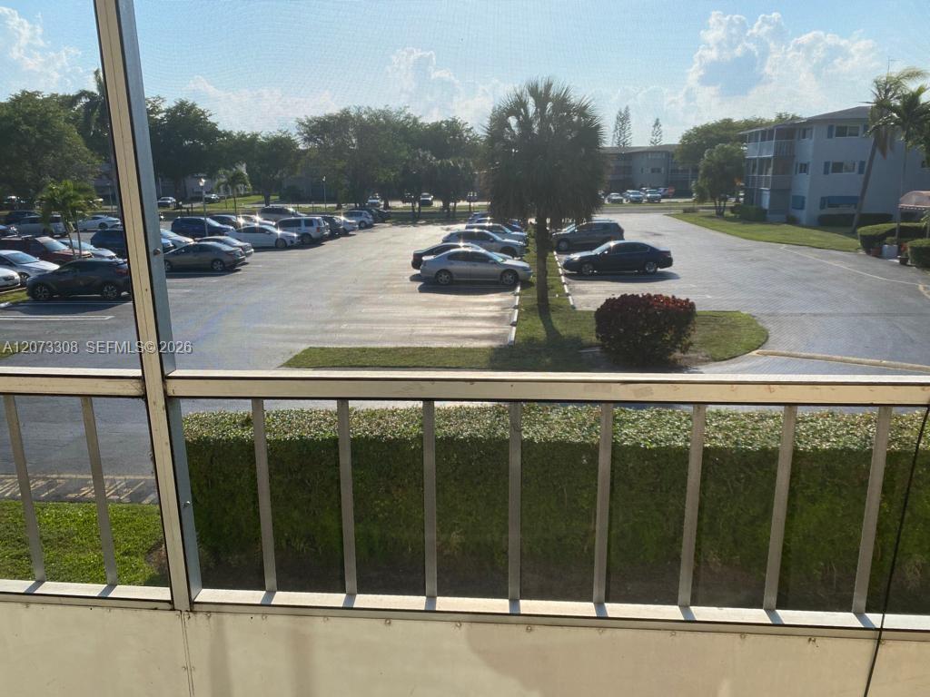 Ver detalles 215 1 / 2 744 sq. ft. $ 2026-08-18 0 foto