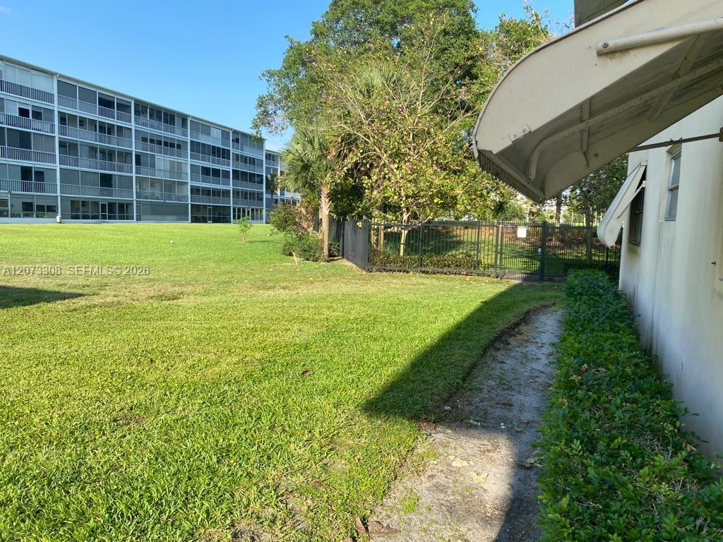 Ver detalles 215 1 / 2 744 sq. ft. $ 2026-08-18 0 foto
