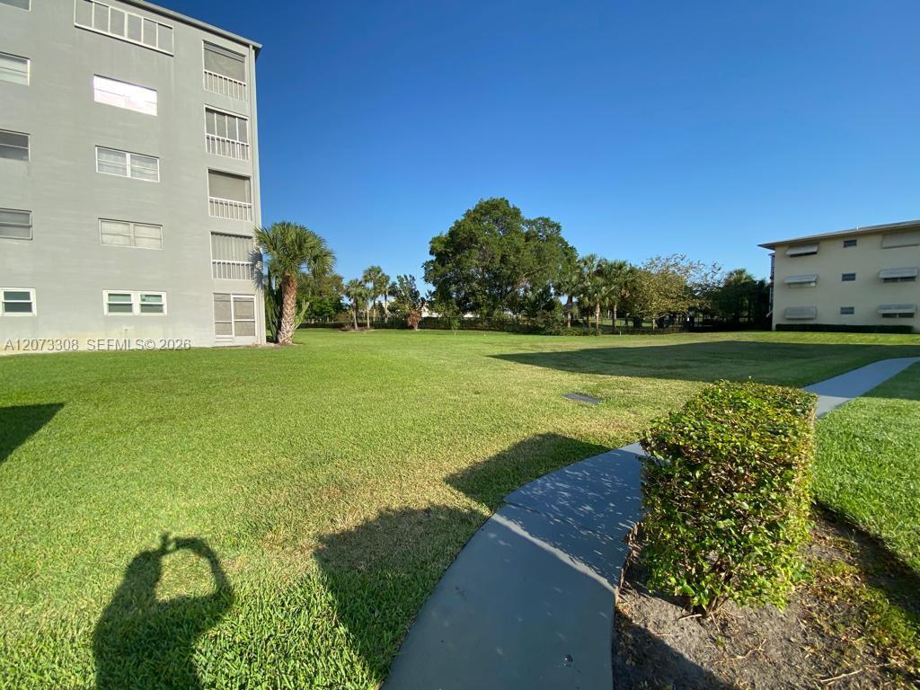 Ver detalles 215 1 / 2 744 sq. ft. $ 2026-08-18 0 foto