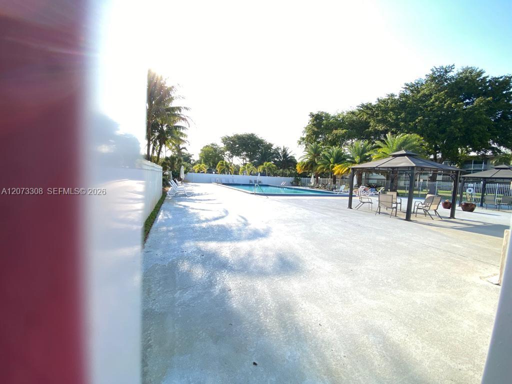 Ver detalles 215 1 / 2 744 sq. ft. $ 2026-08-18 0 foto