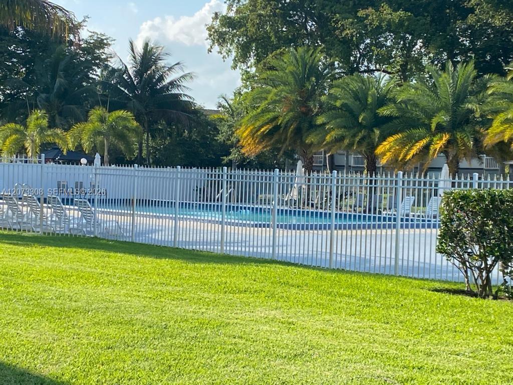 Ver detalles 215 1 / 2 744 sq. ft. $ 2026-08-18 0 foto