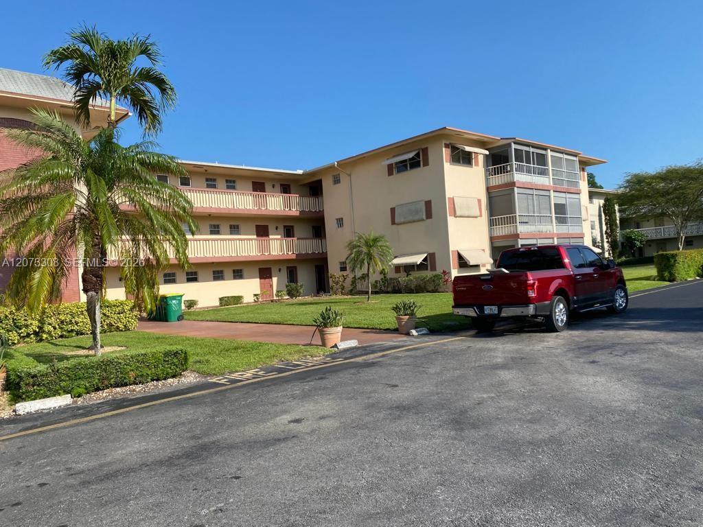 Ver detalles 215 1 / 2 744 sq. ft. $ 2026-08-18 0 foto