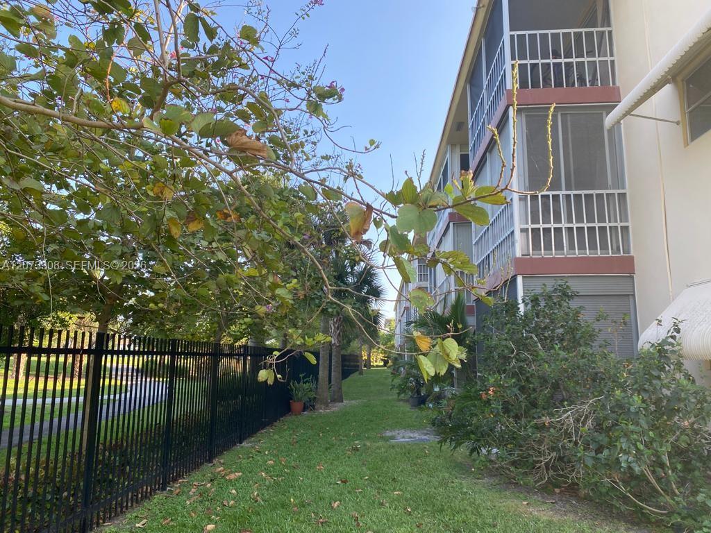 Ver detalles 215 1 / 2 744 sq. ft. $ 2026-08-18 0 foto