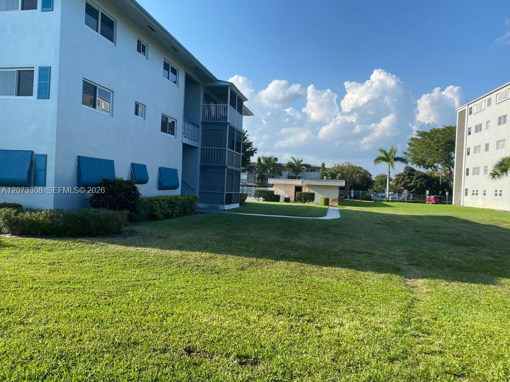 Ver detalles 215 1 / 2 744 sq. ft. $ 2026-08-18 0 foto