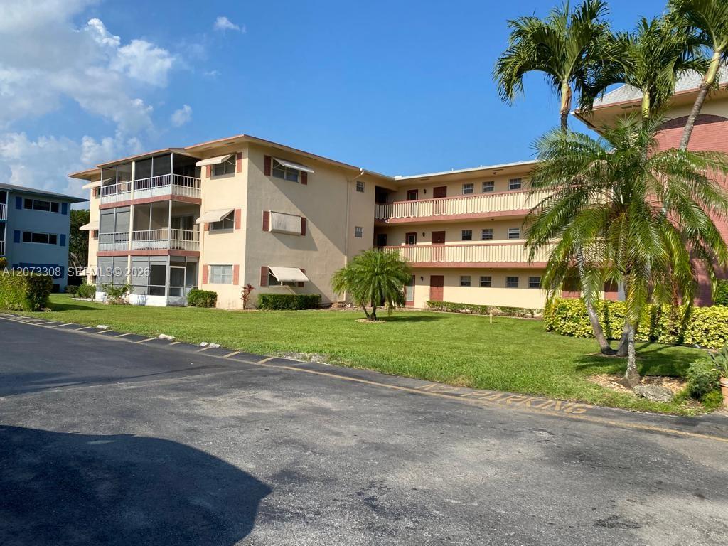 Ver detalles 215 1 / 2 744 sq. ft. $ 2026-08-18 0 foto