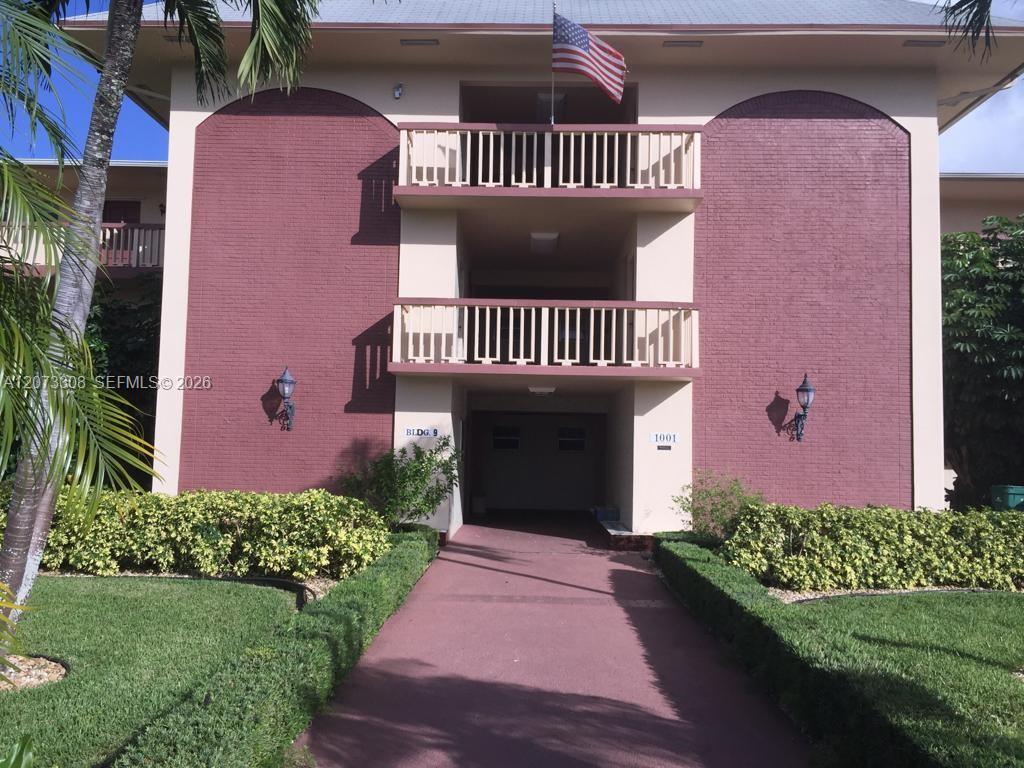 Ver detalles 215 1 / 2 744 sq. ft. $ 2026-08-18 0 foto
