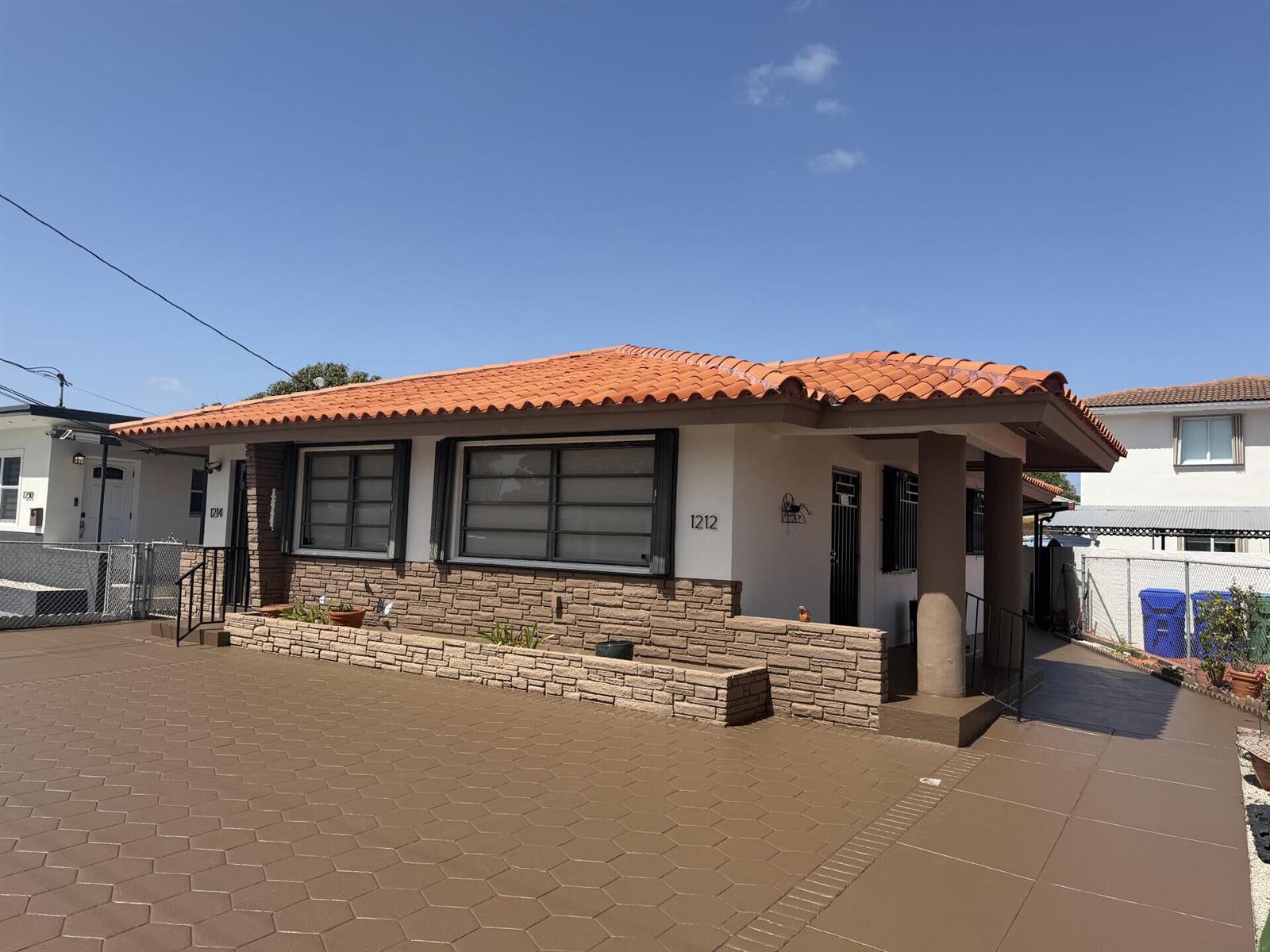 See details / 0 1424 sq. ft. $ 2026-08-19 0 Photo