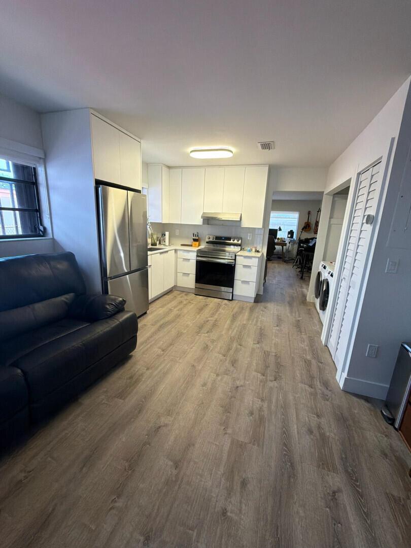 See details / 0 1424 sq. ft. $ 2026-08-19 0 Photo