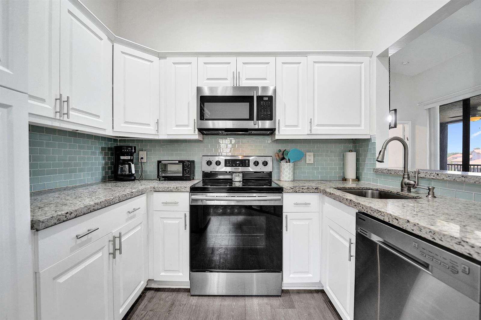 212 3 / 2 1150 sq. ft. $ 2026-08-19 0 Photo