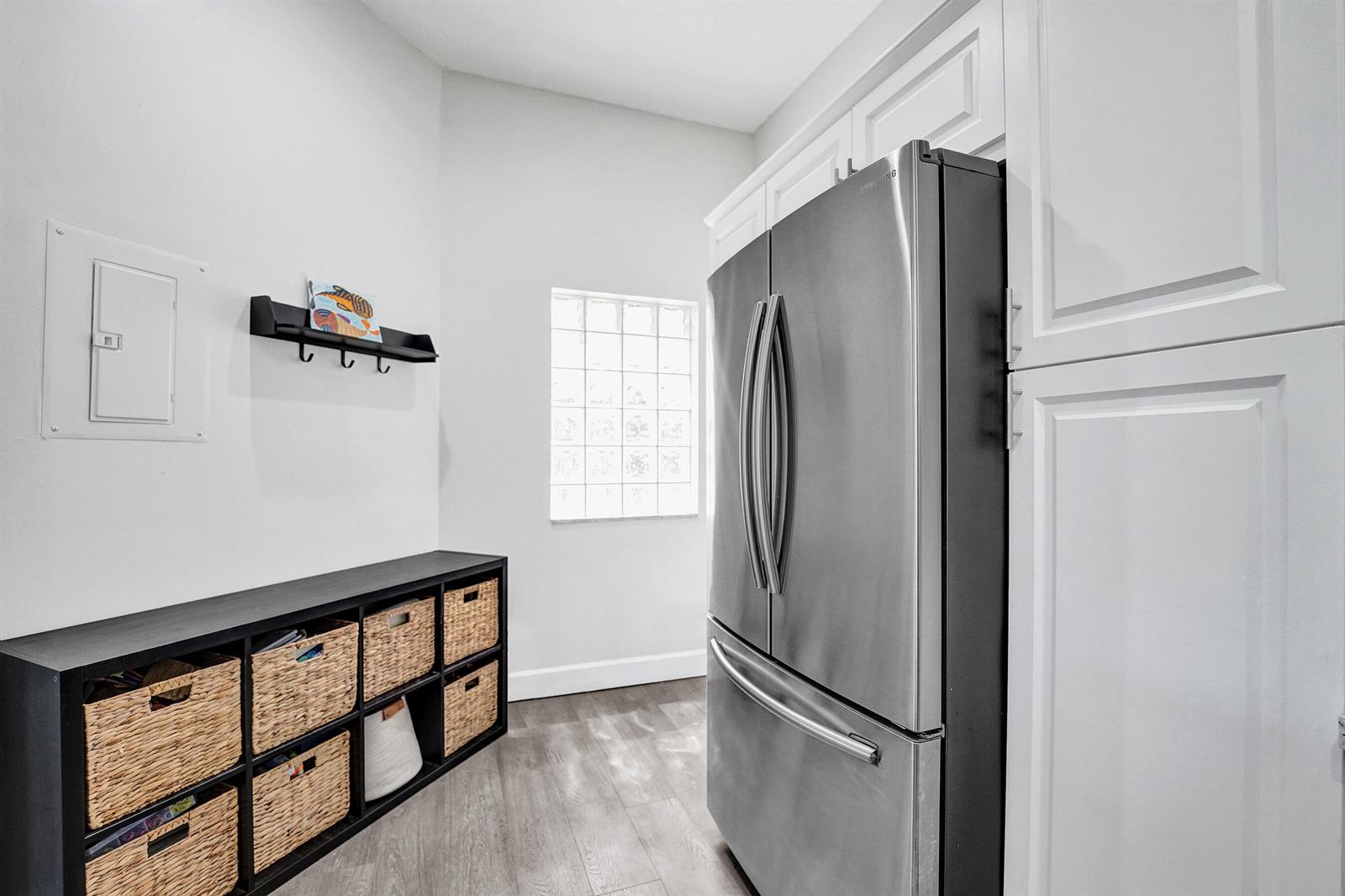 212 3 / 2 1150 sq. ft. $ 2026-08-19 0 Photo