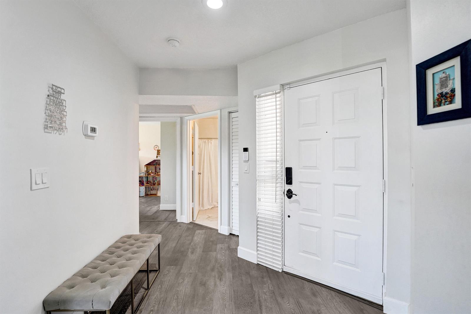 212 3 / 2 1150 sq. ft. $ 2026-08-19 0 Photo