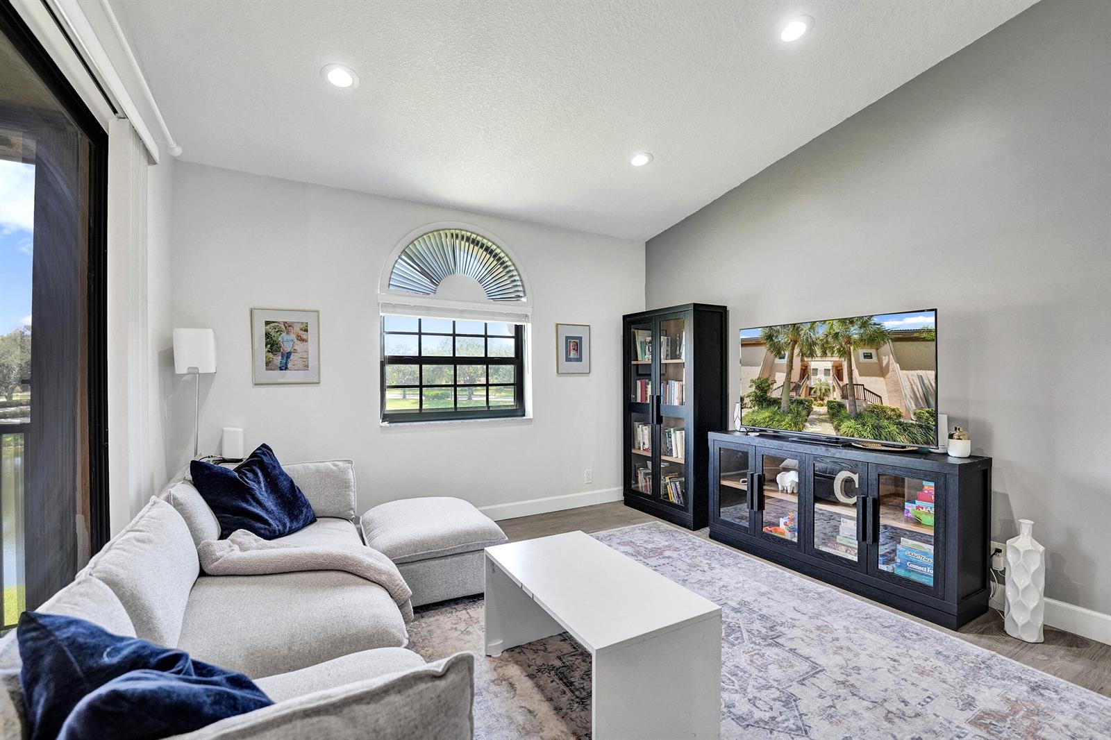 212 3 / 2 1150 sq. ft. $ 2026-08-19 0 Photo