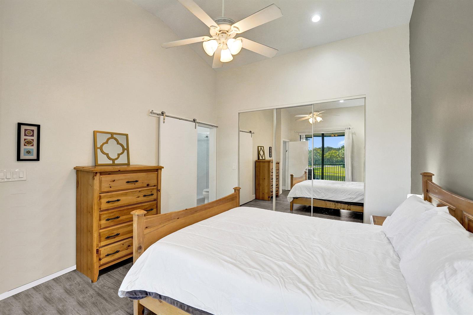 212 3 / 2 1150 sq. ft. $ 2026-08-19 0 Photo